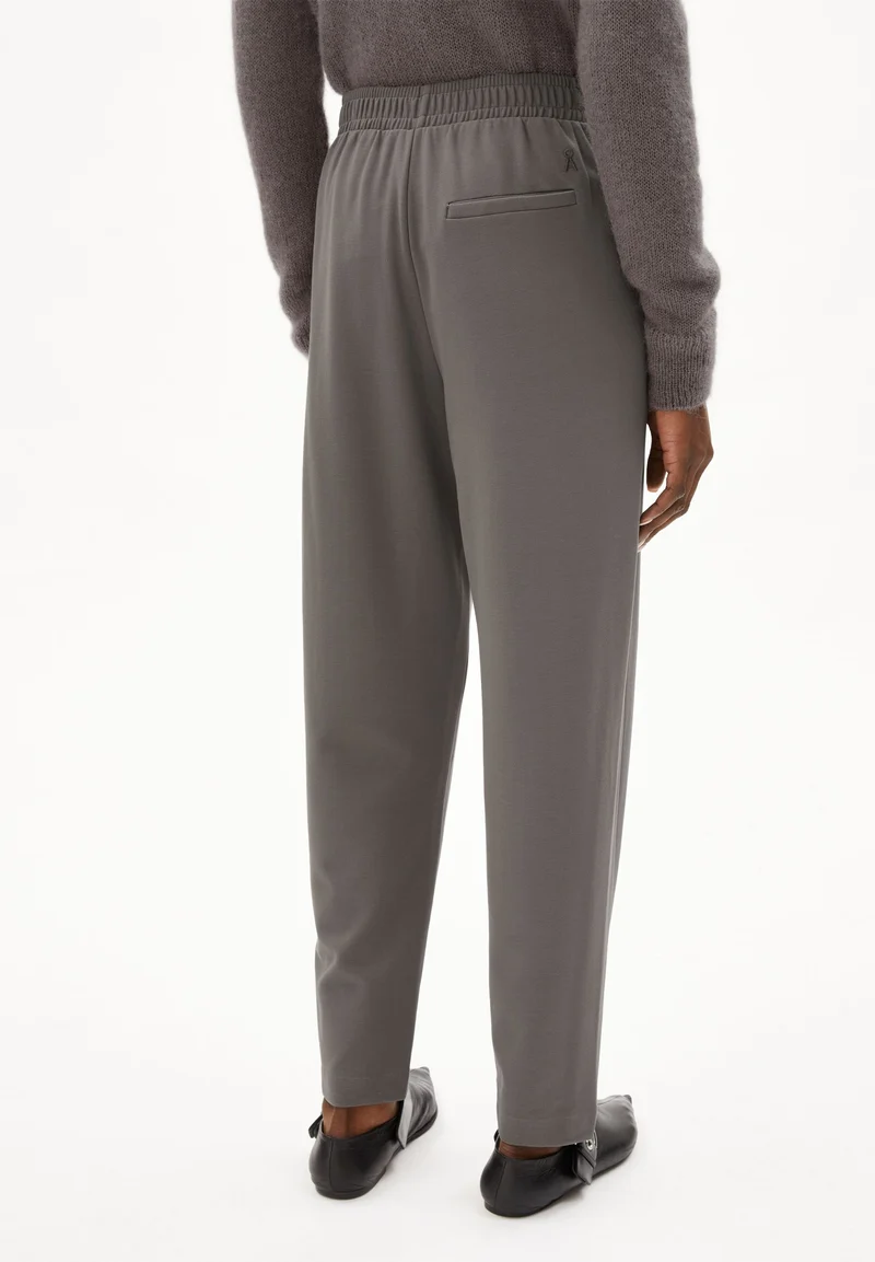 MAGDAALENA JERSEYHOSE | iron cast