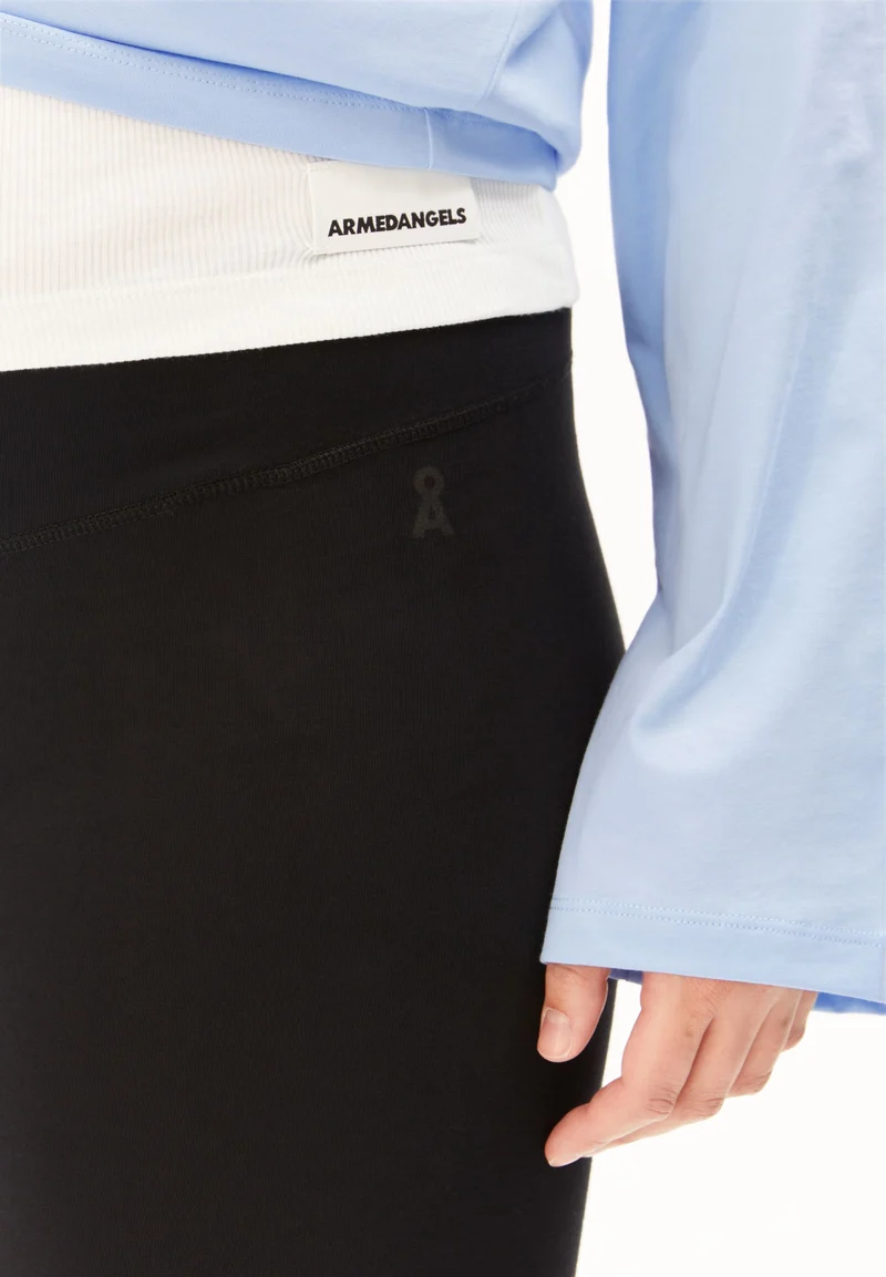 FARIBAA | black