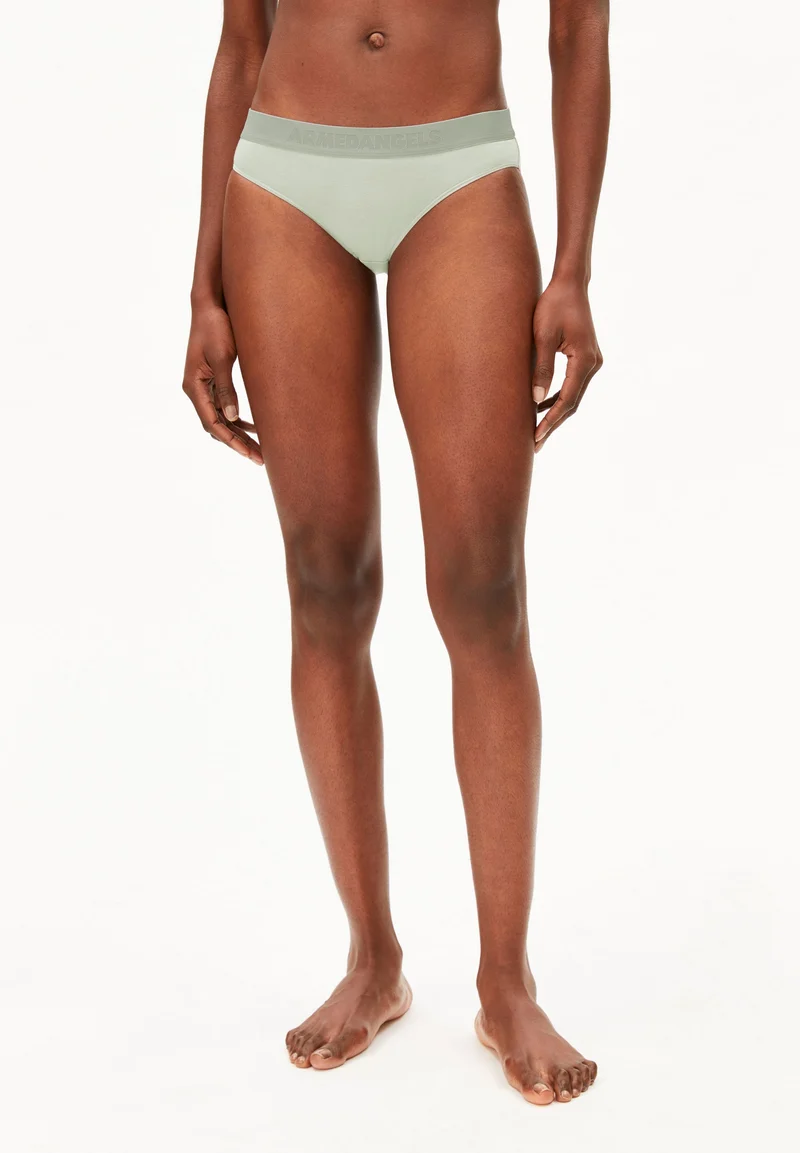 TRINAA SLIP | foam