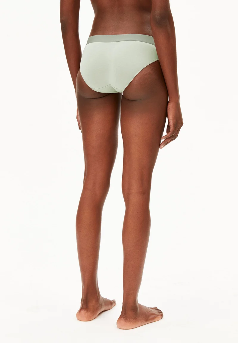 TRINAA SLIP | foam