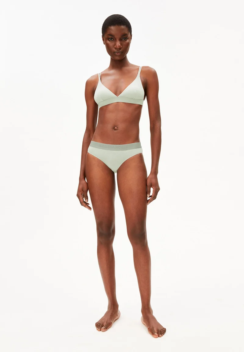 TRINAA SLIP | foam