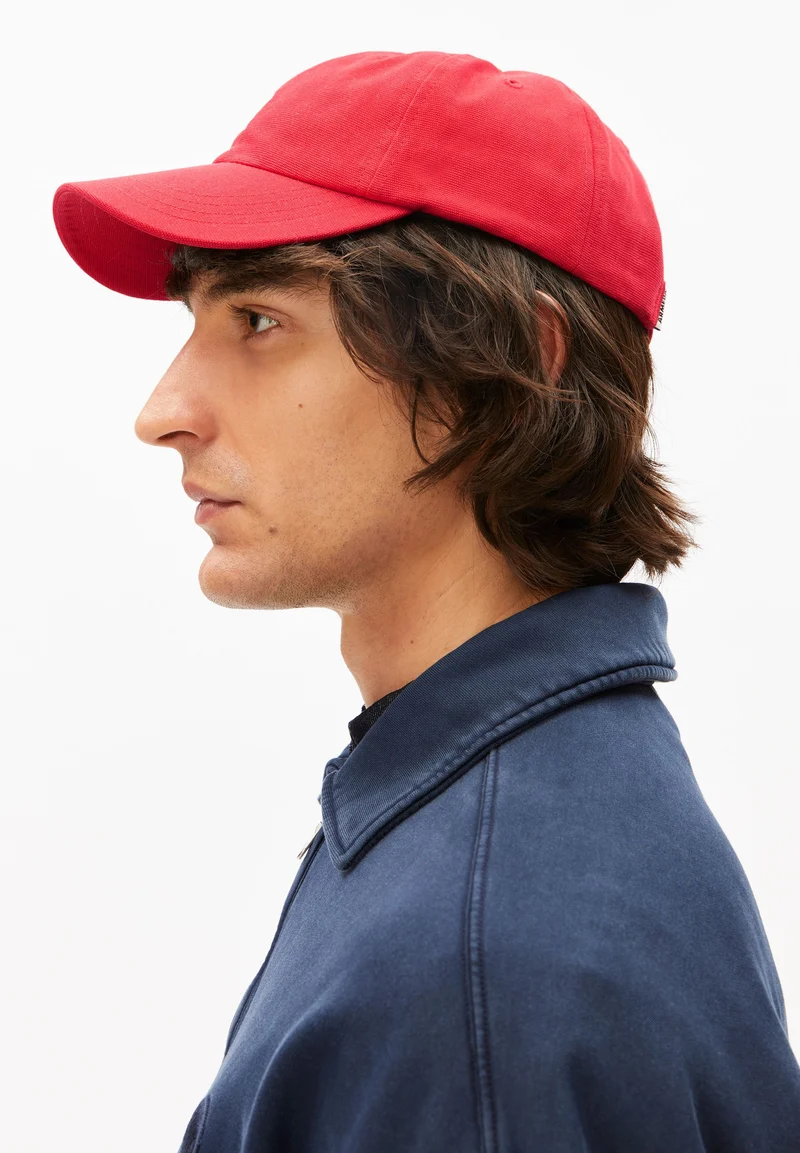 YENAAS BOLD KAPPE | mars red