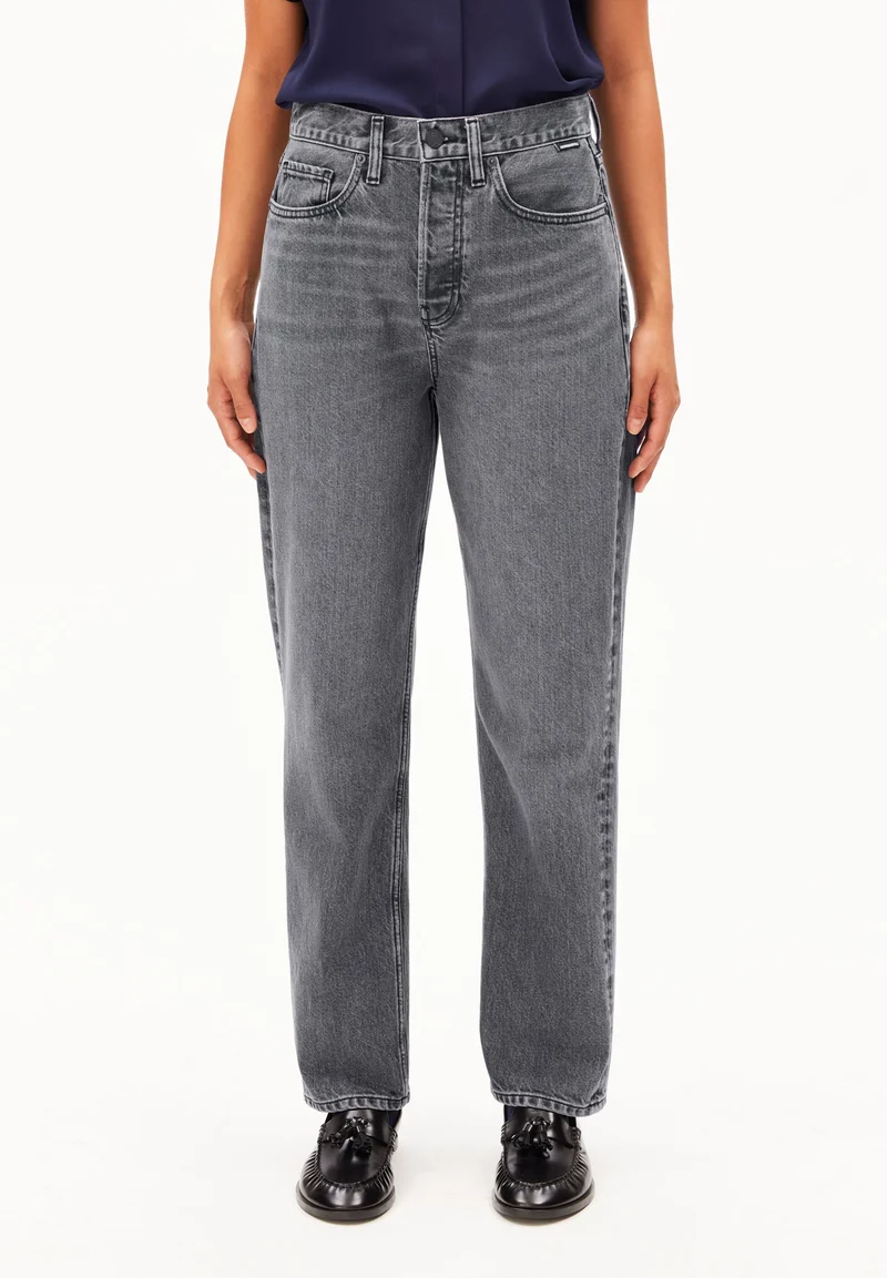 AAIKALA HIGH WAIST STRAIGHT JEANS | soft ash
