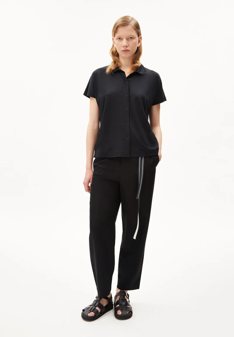NAALA SOLID | black