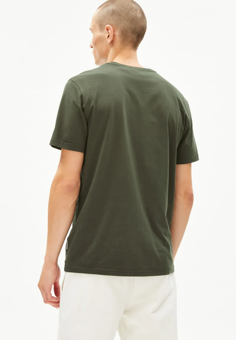 JAAMES T-SHIRT | dark pine
