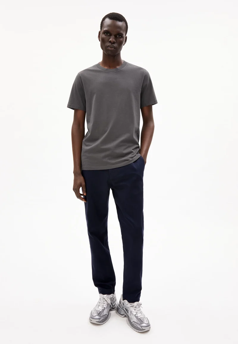 JAAMES T-SHIRT | graphite