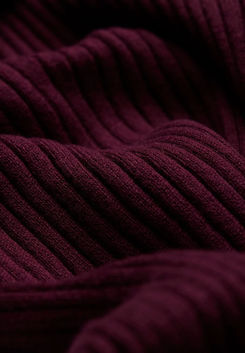 ALAANIA STRICKPULLOVER | port wine