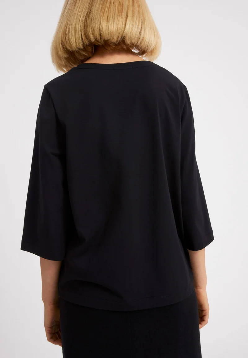 MARIAA | black