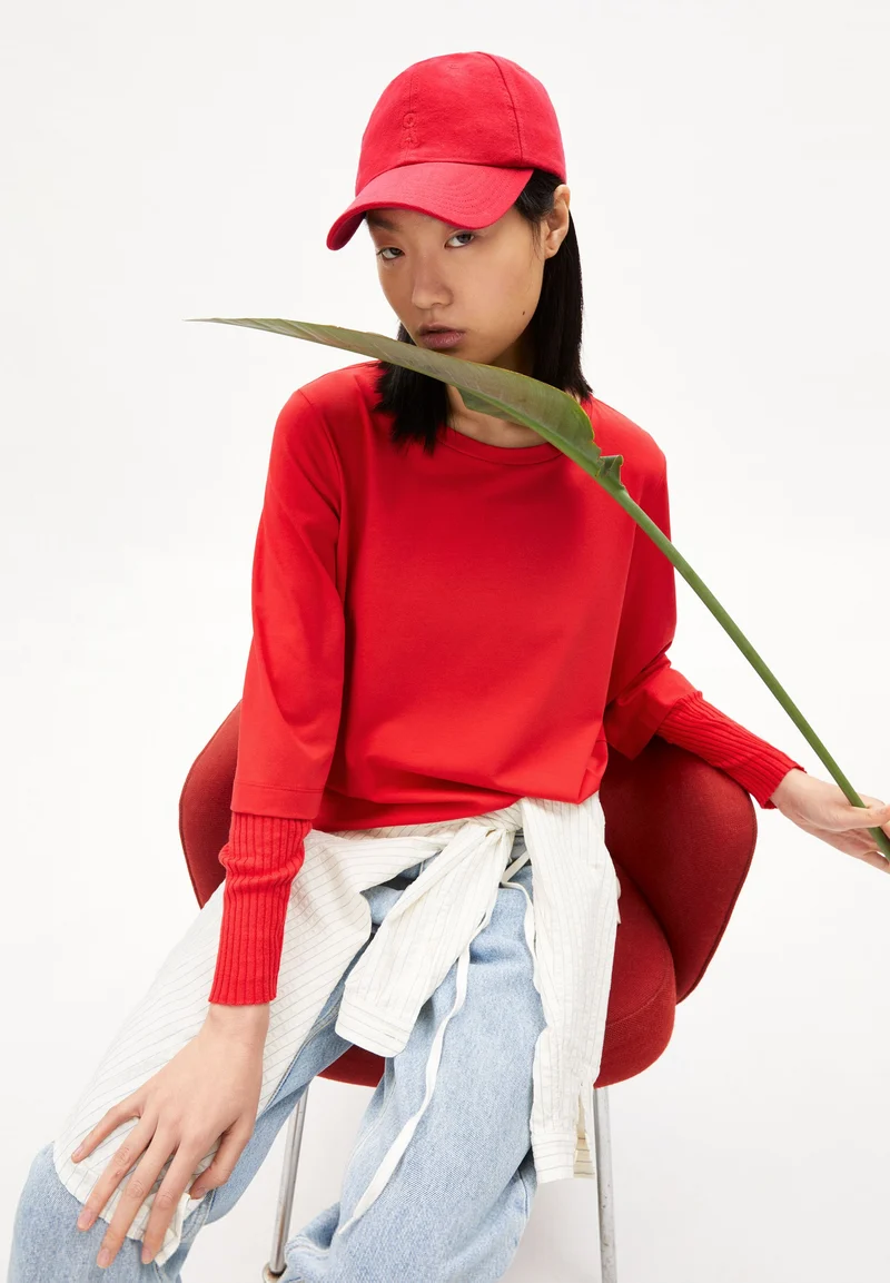MARIAA | dark poppy