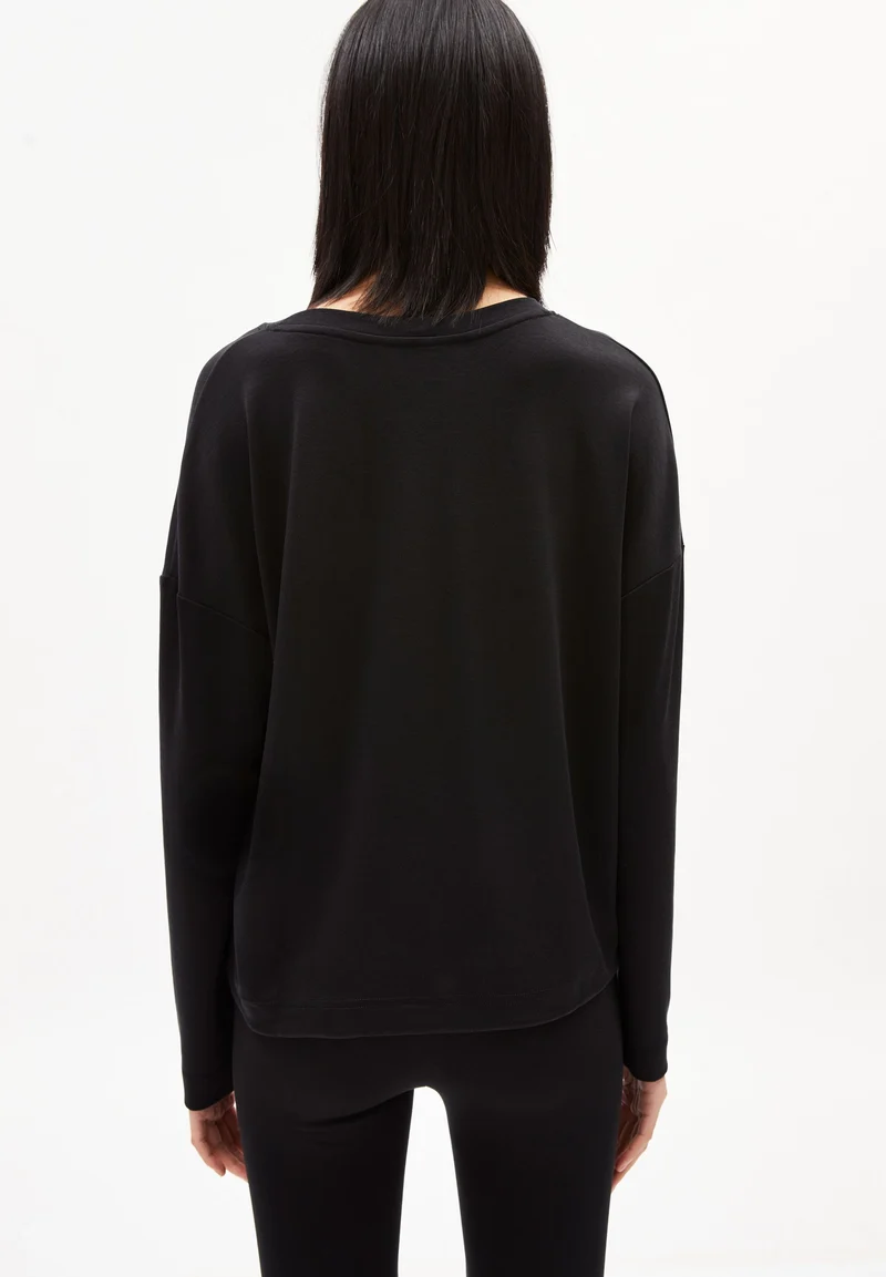 MAAILAA | black