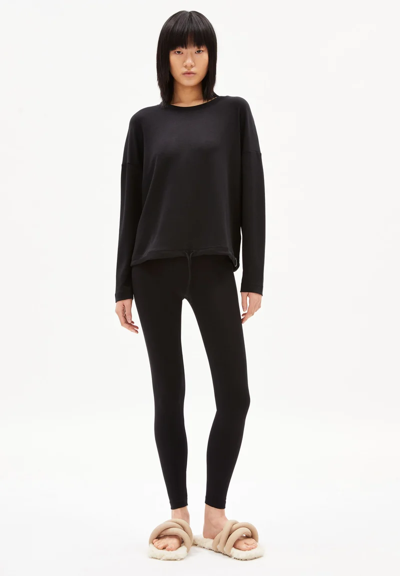 MAAILAA | black