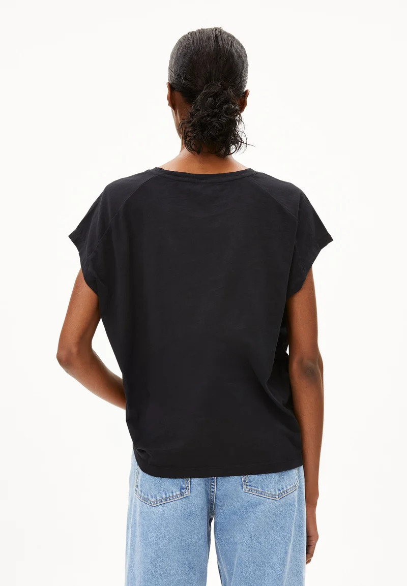 ONELIAA | black