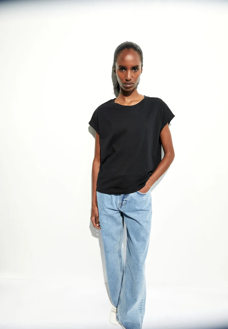 ONELIAA | black