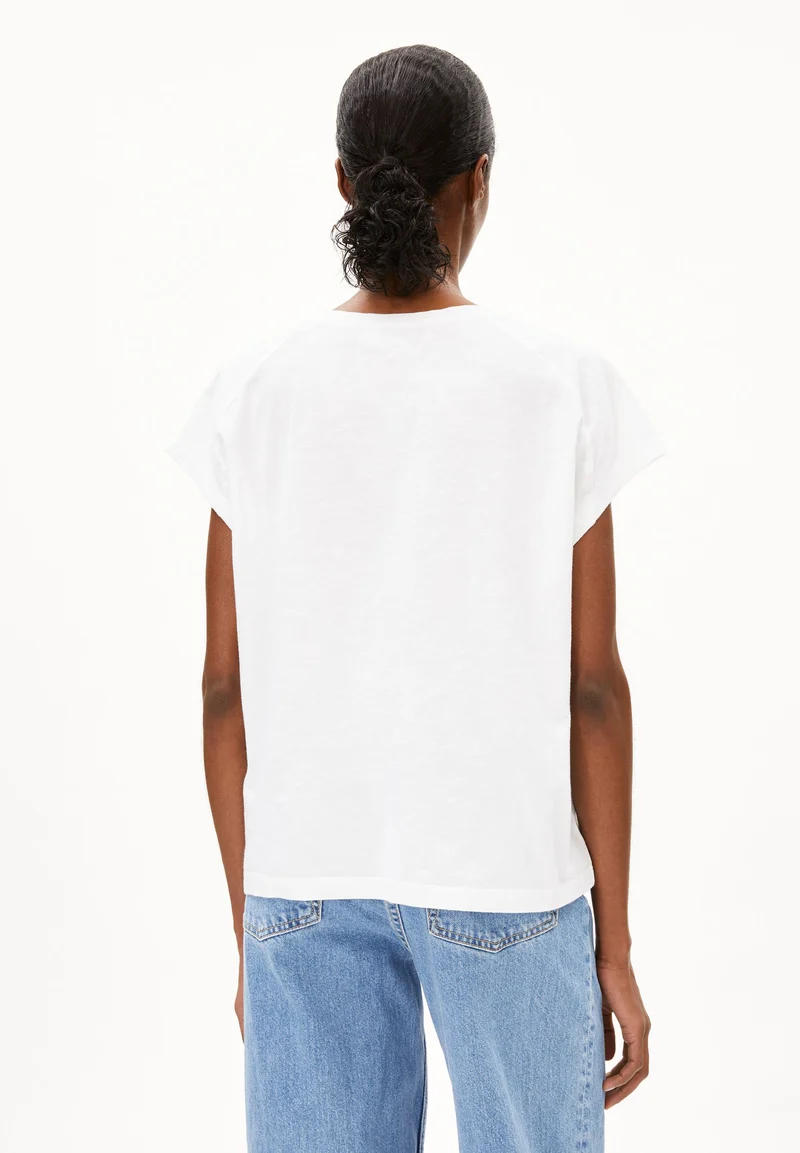ONELIAA | white