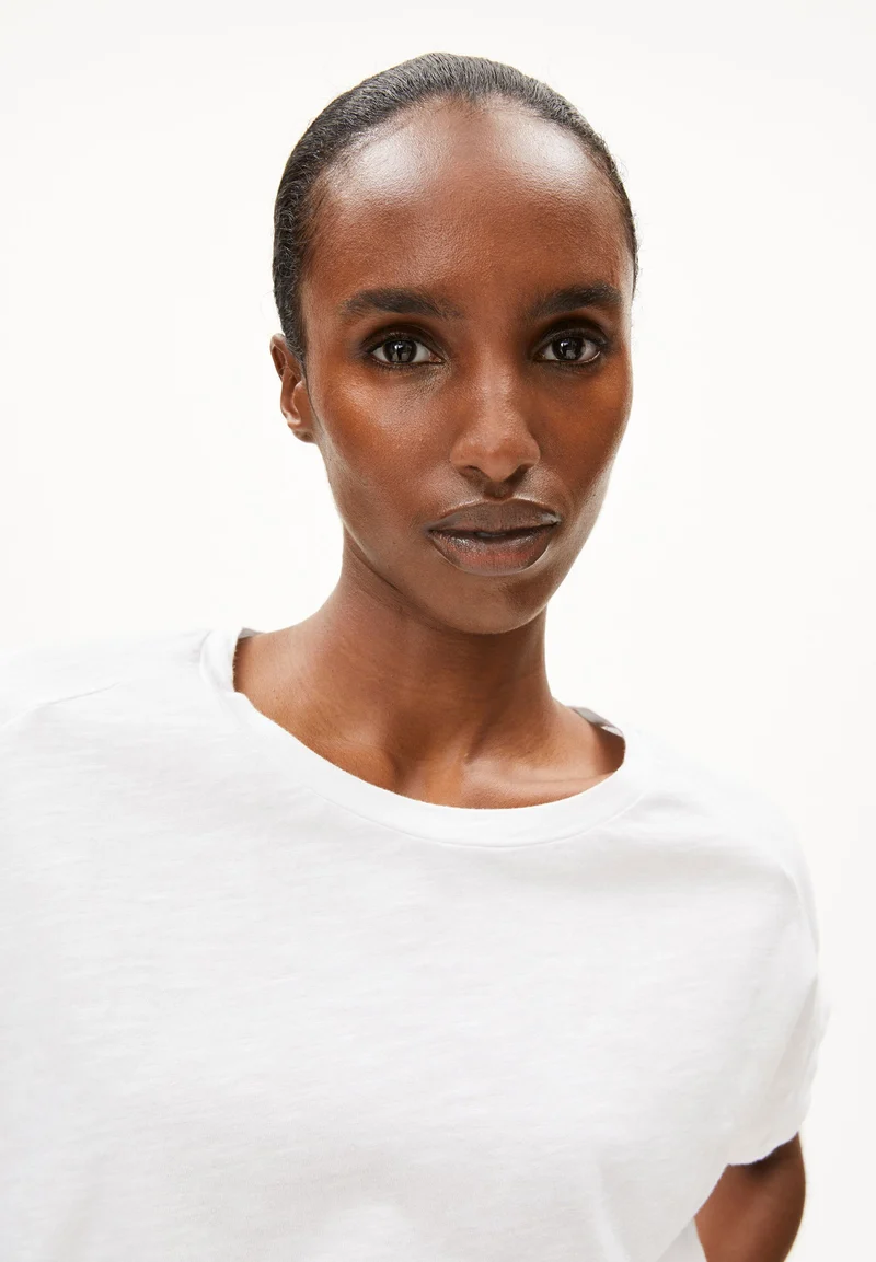 ONELIAA | white