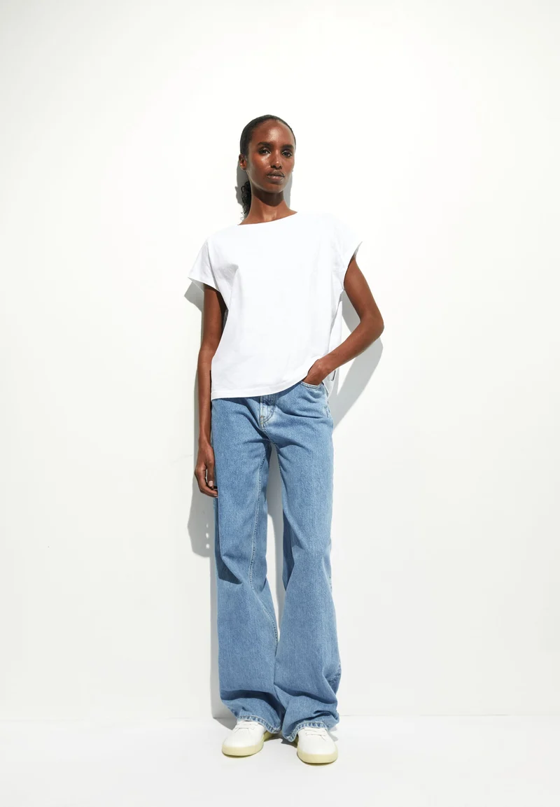 ONELIAA | white