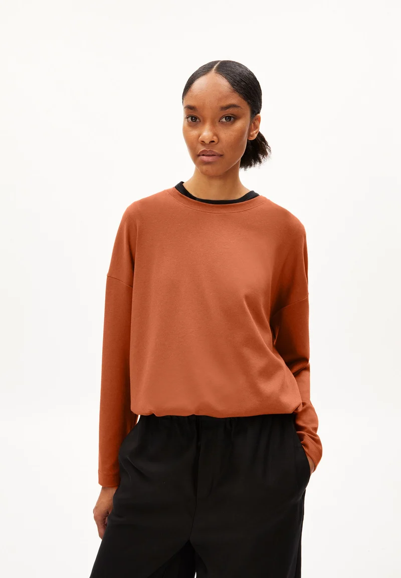 MAAILAA | reddish brown