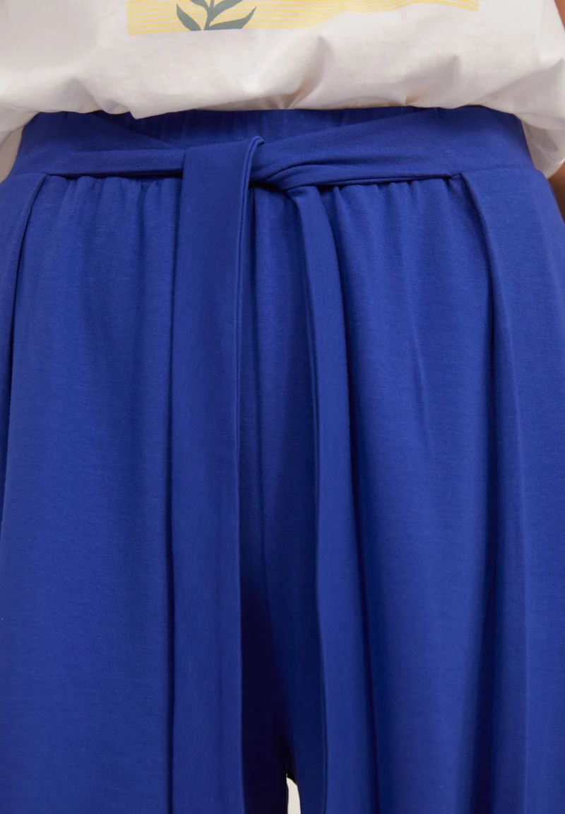 KAARO LI | deep ultramarine