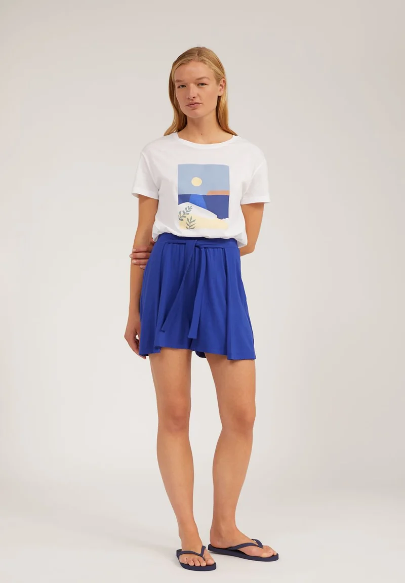 KAARO LI | deep ultramarine