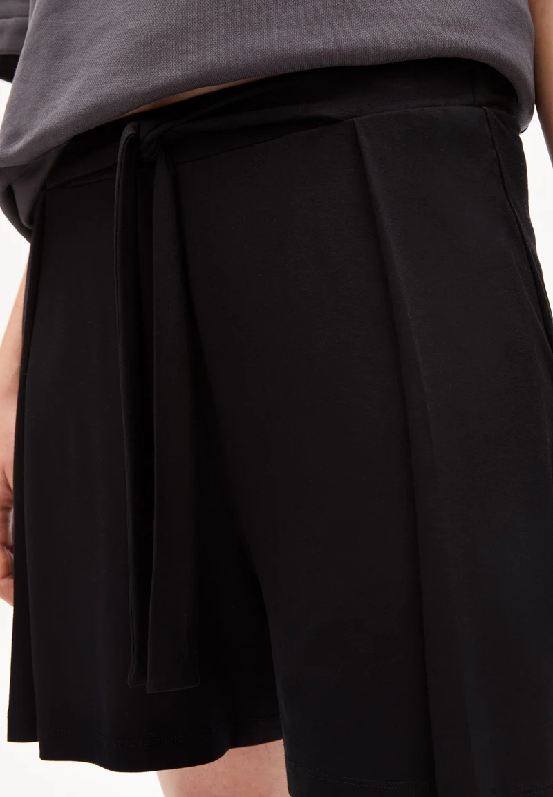 KAARO LI | black