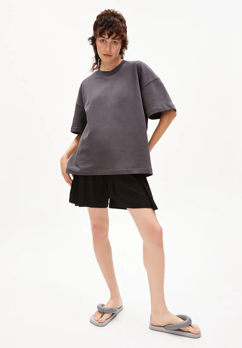 KAARO LI | black