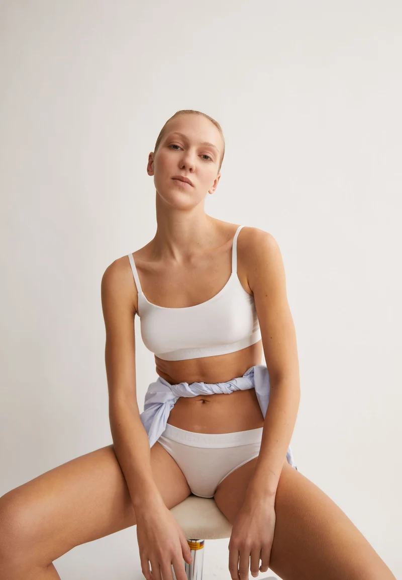 TRINAA SLIP | white