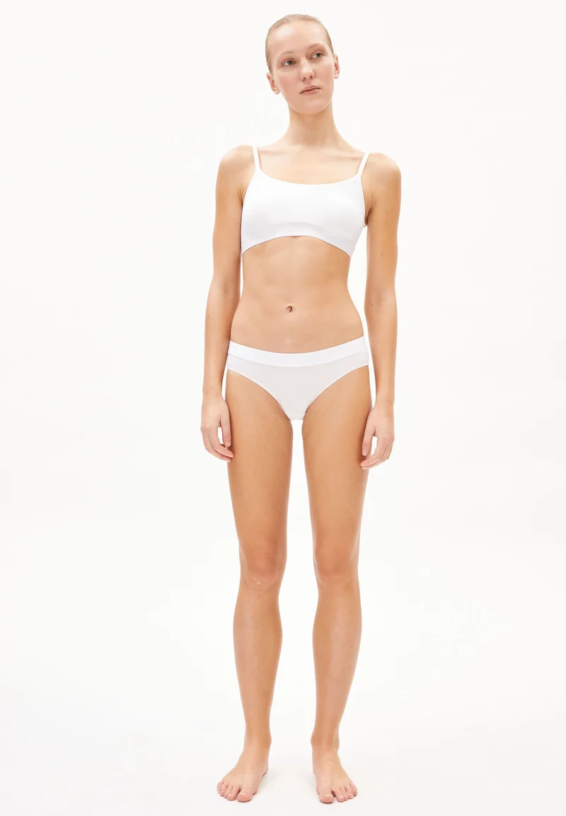 TRINAA SLIP | white