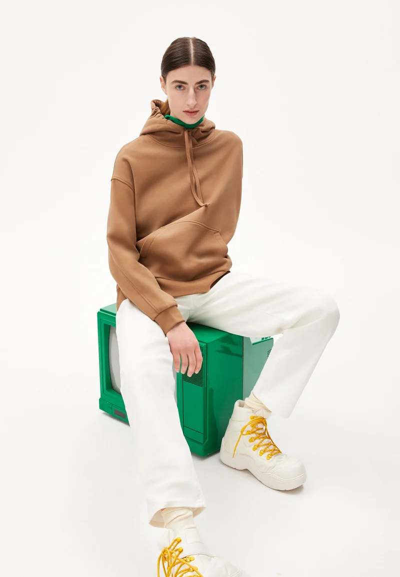 ANJANAA | cedar wood