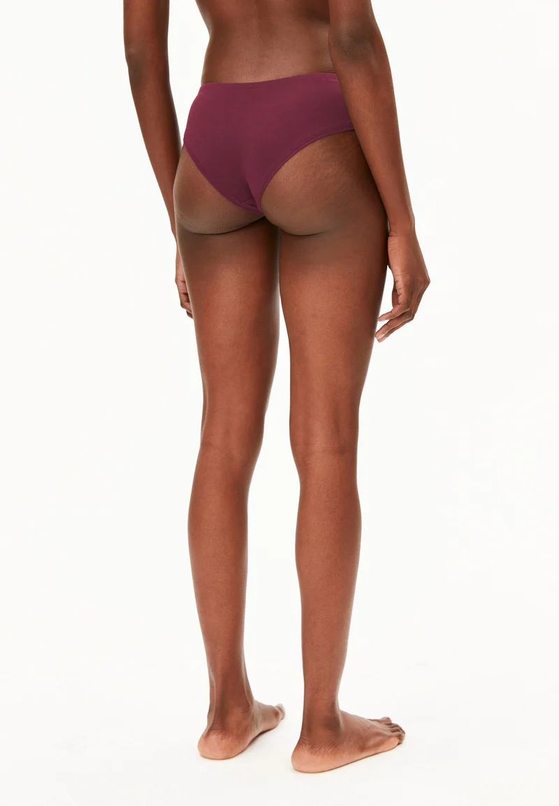 EIRAA SLIP | cranberry juice