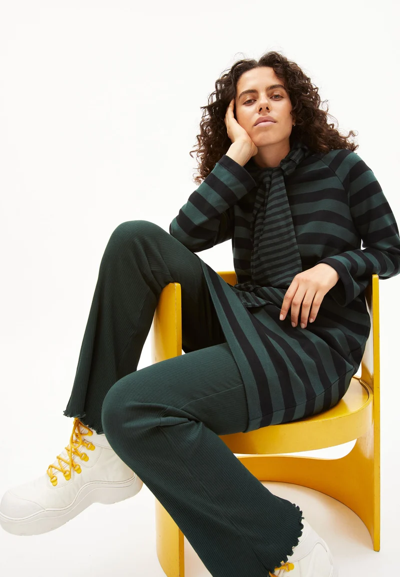 DANIKAA STRIPE | dark scarab-black