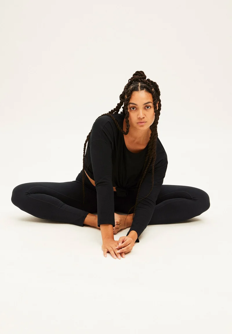 DAYITAA | black