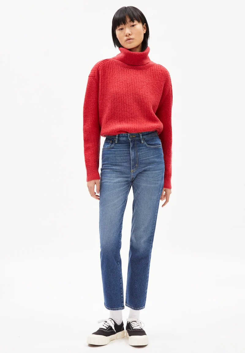 ILSIAA | dark poppy