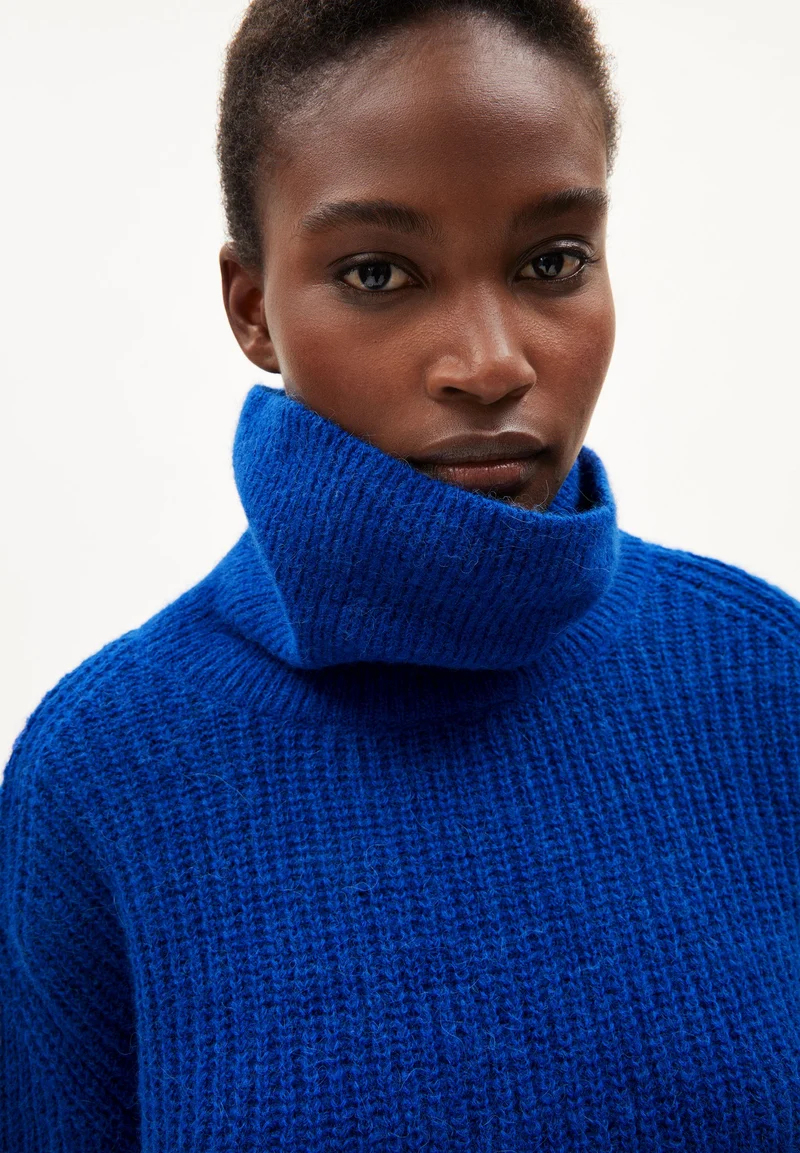 ILSIAA | dynamo blue