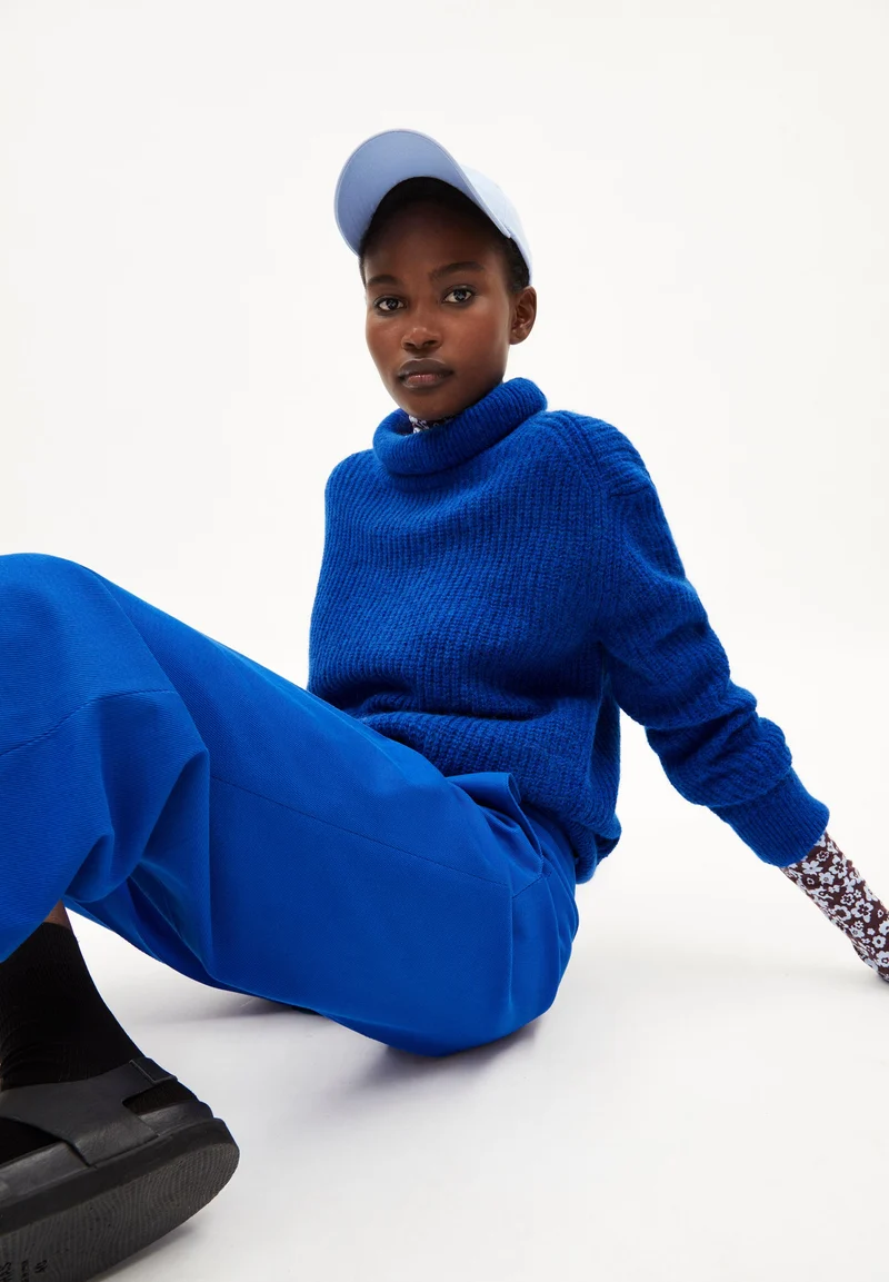 ILSIAA | dynamo blue