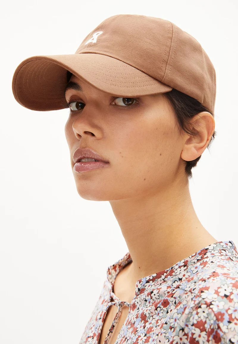 YENAAS BOLD KAPPE | aged timber