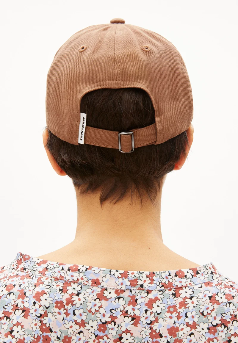 YENAAS BOLD KAPPE | aged timber