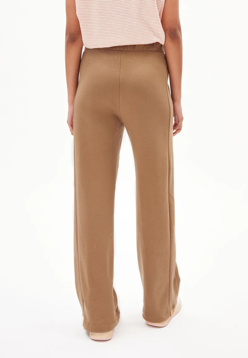 MAARLE | smoky almond