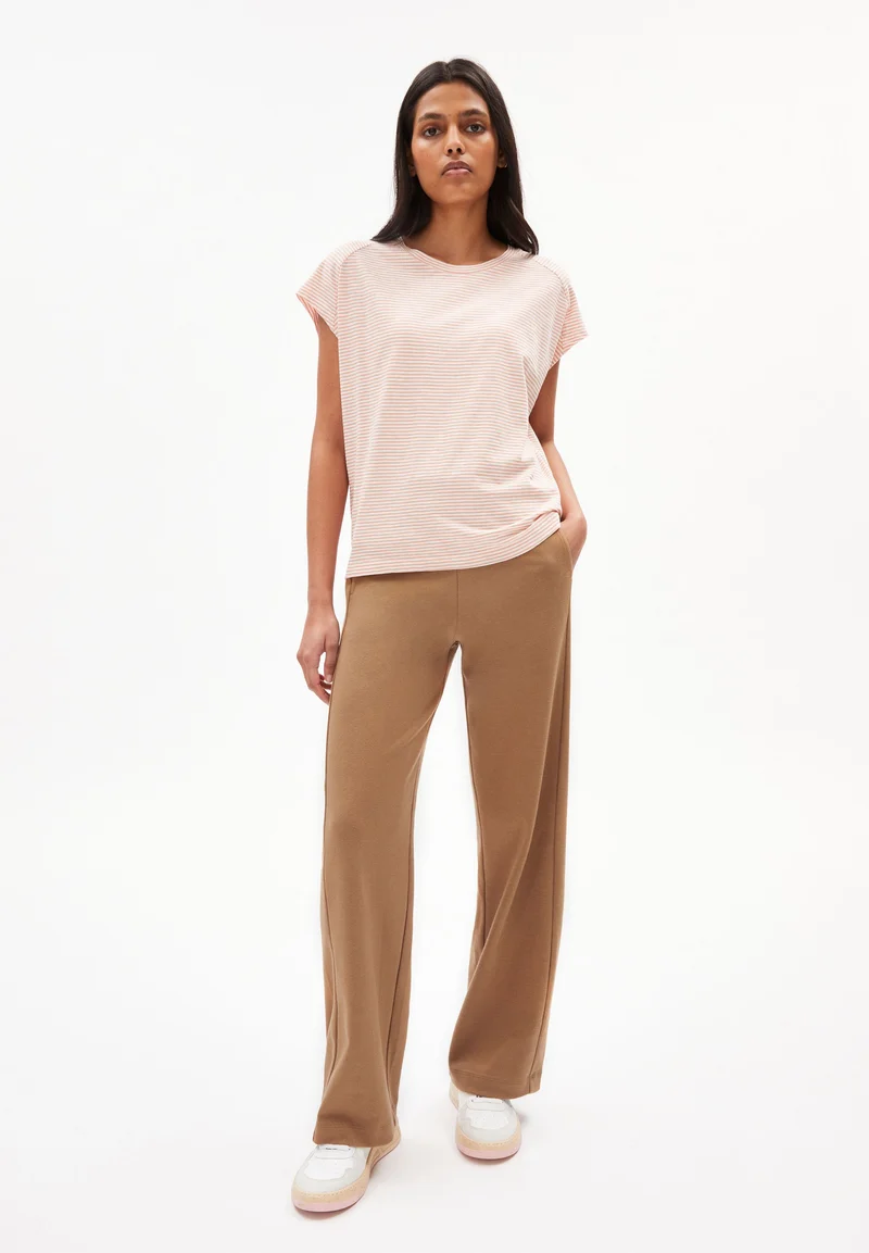 MAARLE | smoky almond
