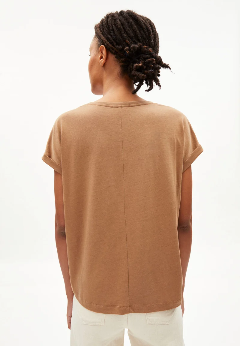 SINJAA | smoky almond