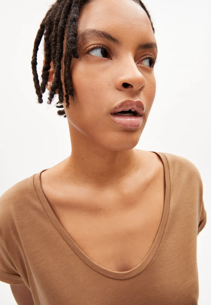 SINJAA | smoky almond