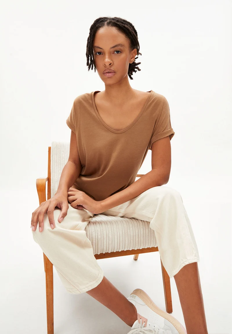 SINJAA | smoky almond