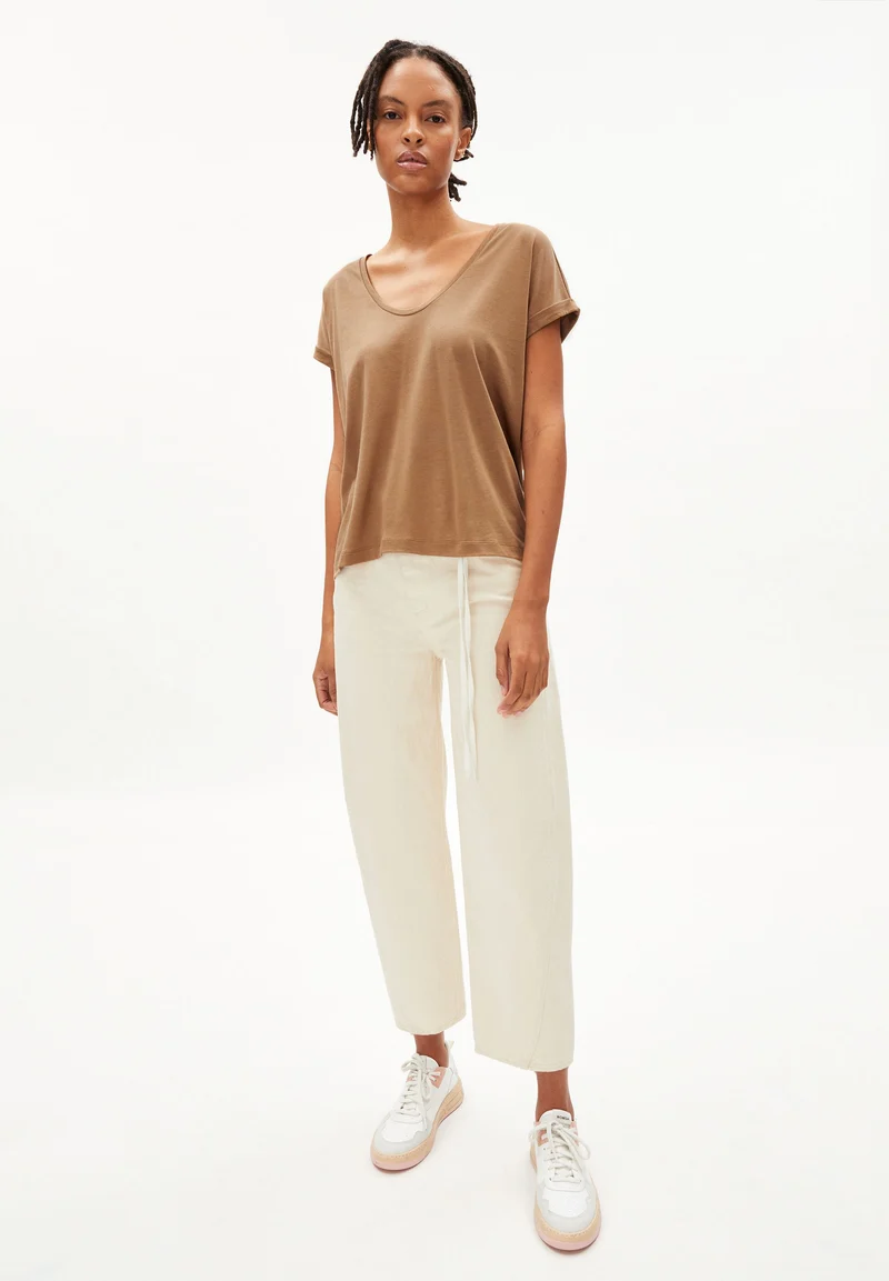 SINJAA | smoky almond