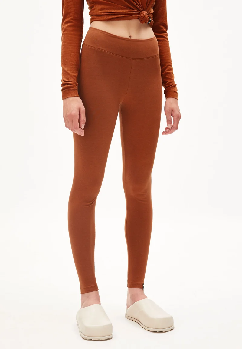 FARIBAA LOGO | reddish brown