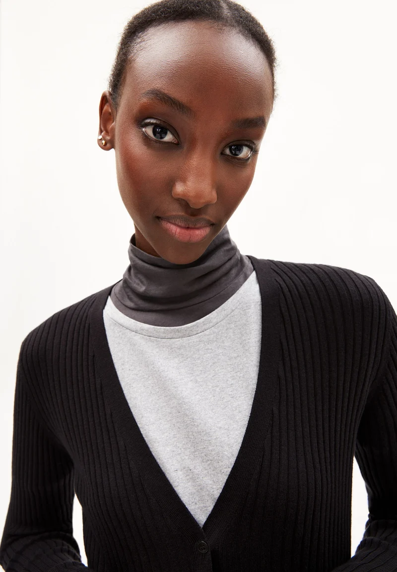 TINNAA | black