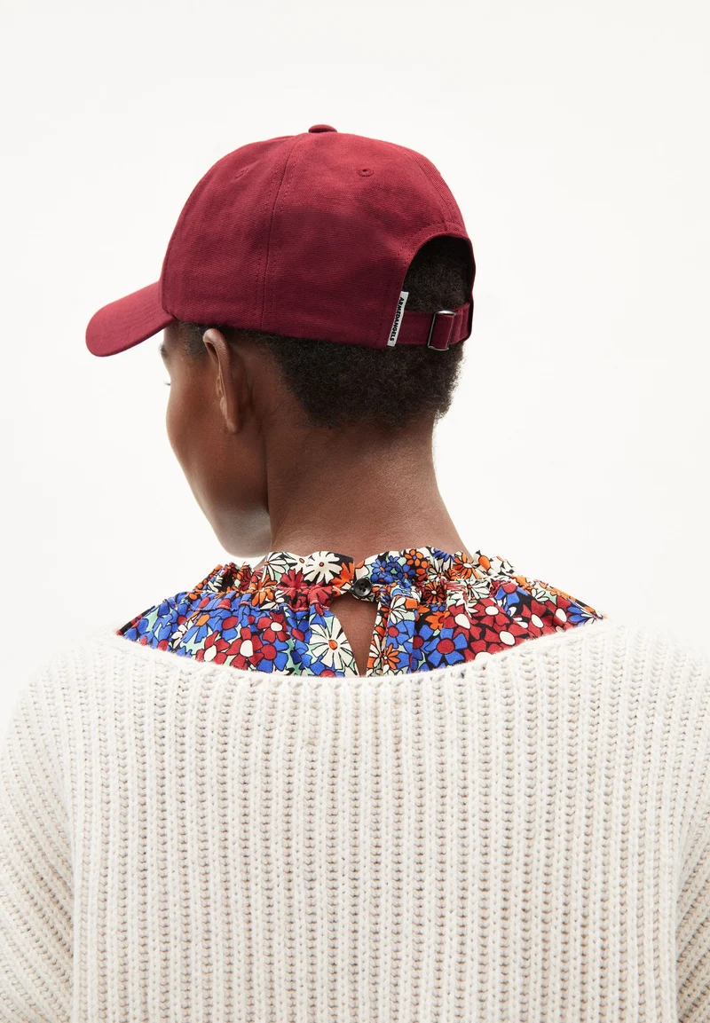 YENAAS BOLD KAPPE | dark ruby