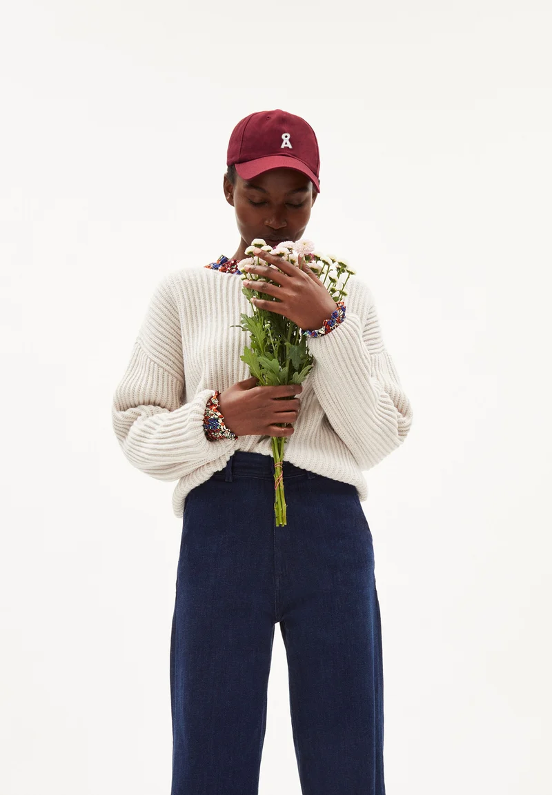 YENAAS BOLD KAPPE | dark ruby