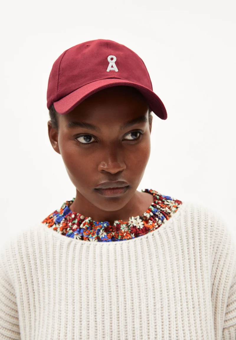 YENAAS BOLD KAPPE | dark ruby