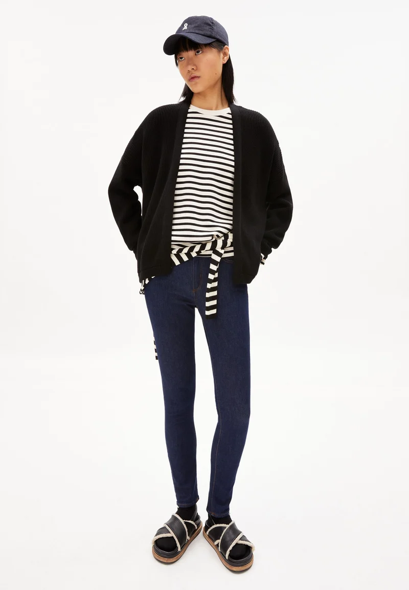 VILDANAA SOFT | black