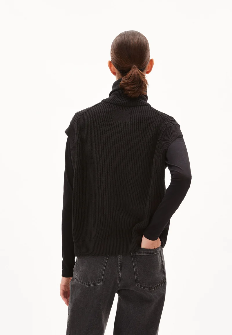 AYLAA | black