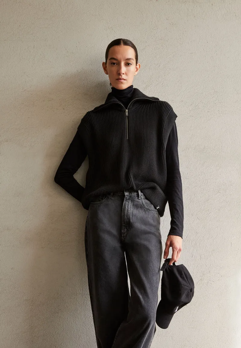 AYLAA | black
